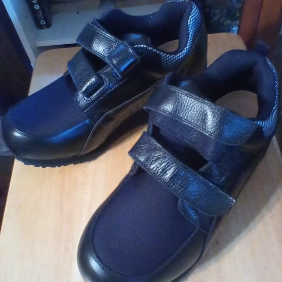 Shoes - Picture 2 of 4